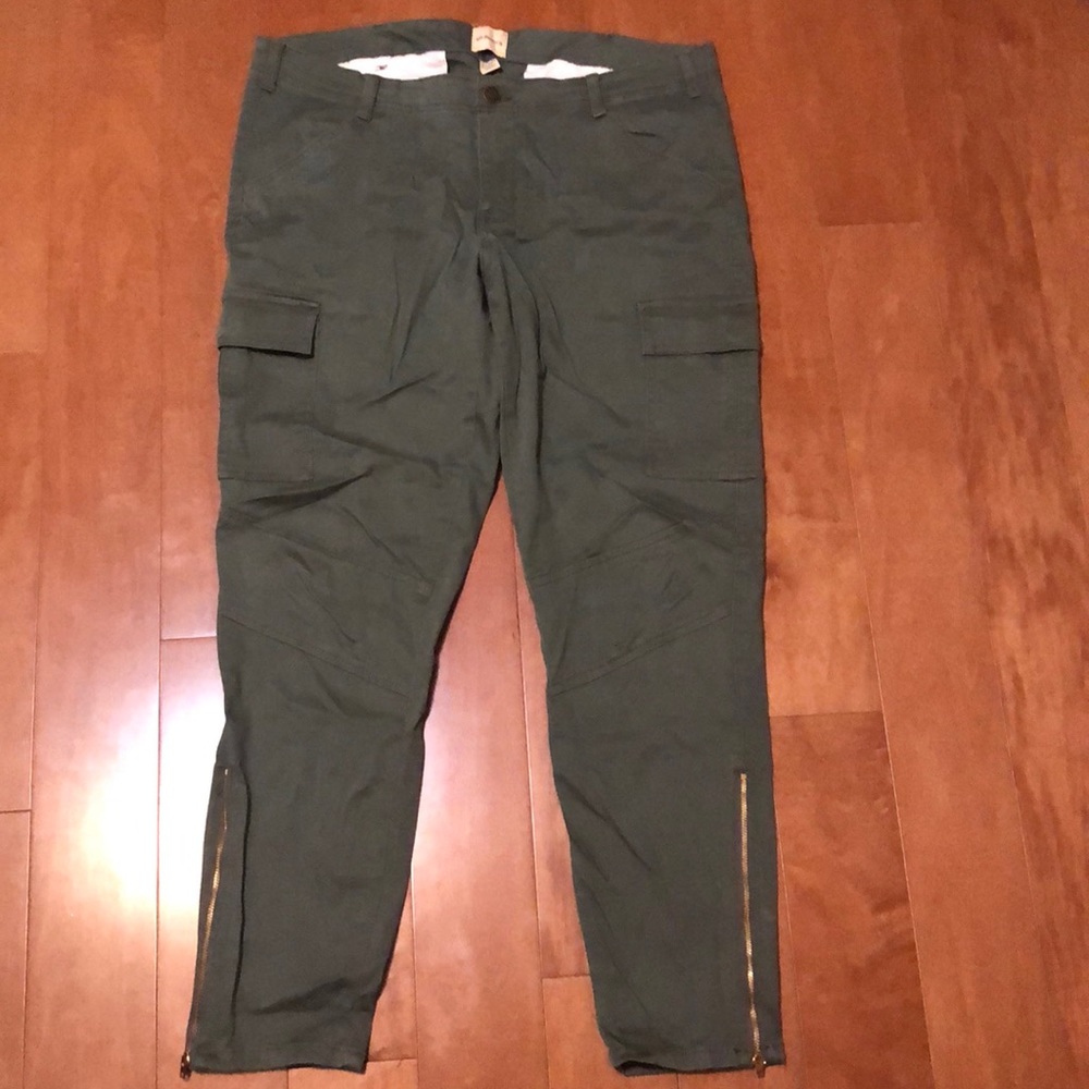 Adorable olive ankle jeans